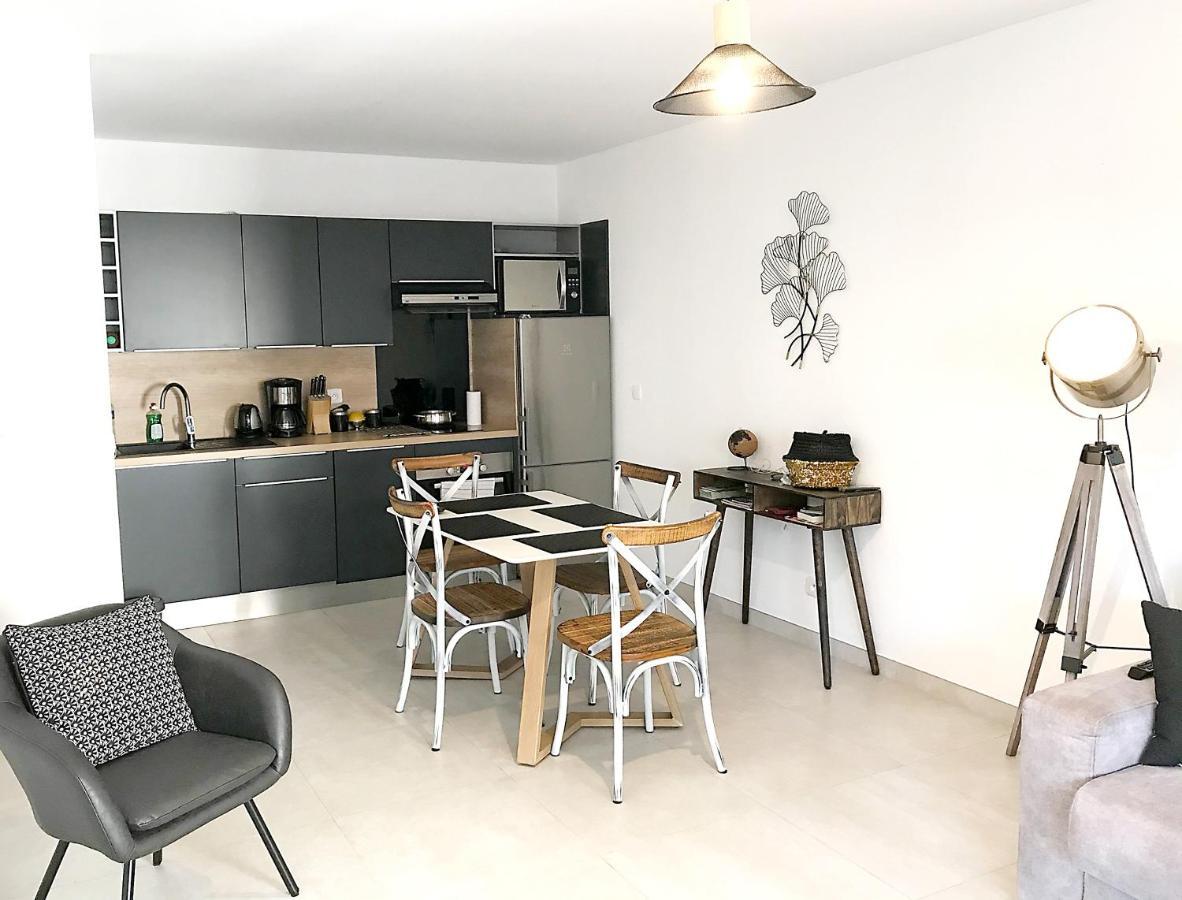 Appartement D'Une Chambre A Antibes A 550 M De La Plage Avec Vue Sur La Ville Terrasse Amenagee Et Wifi