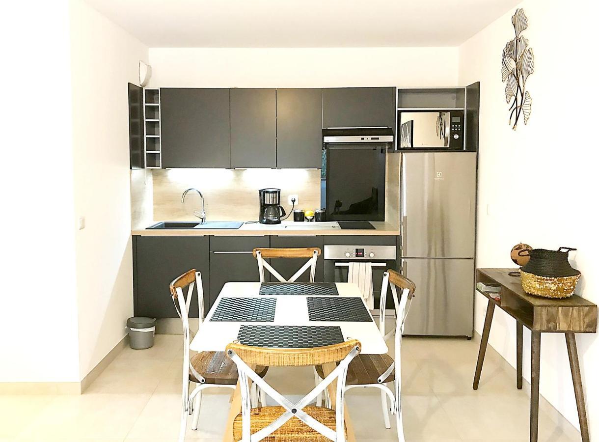 Appartamento Appartement D'Une Chambre A Antibes A 550 M De La Plage Avec Vue Sur La Ville Terrasse Amenagee Et Wifi *